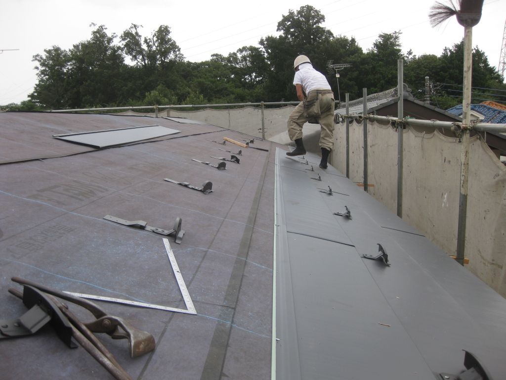 ガルバリウム鋼板屋根設置開始